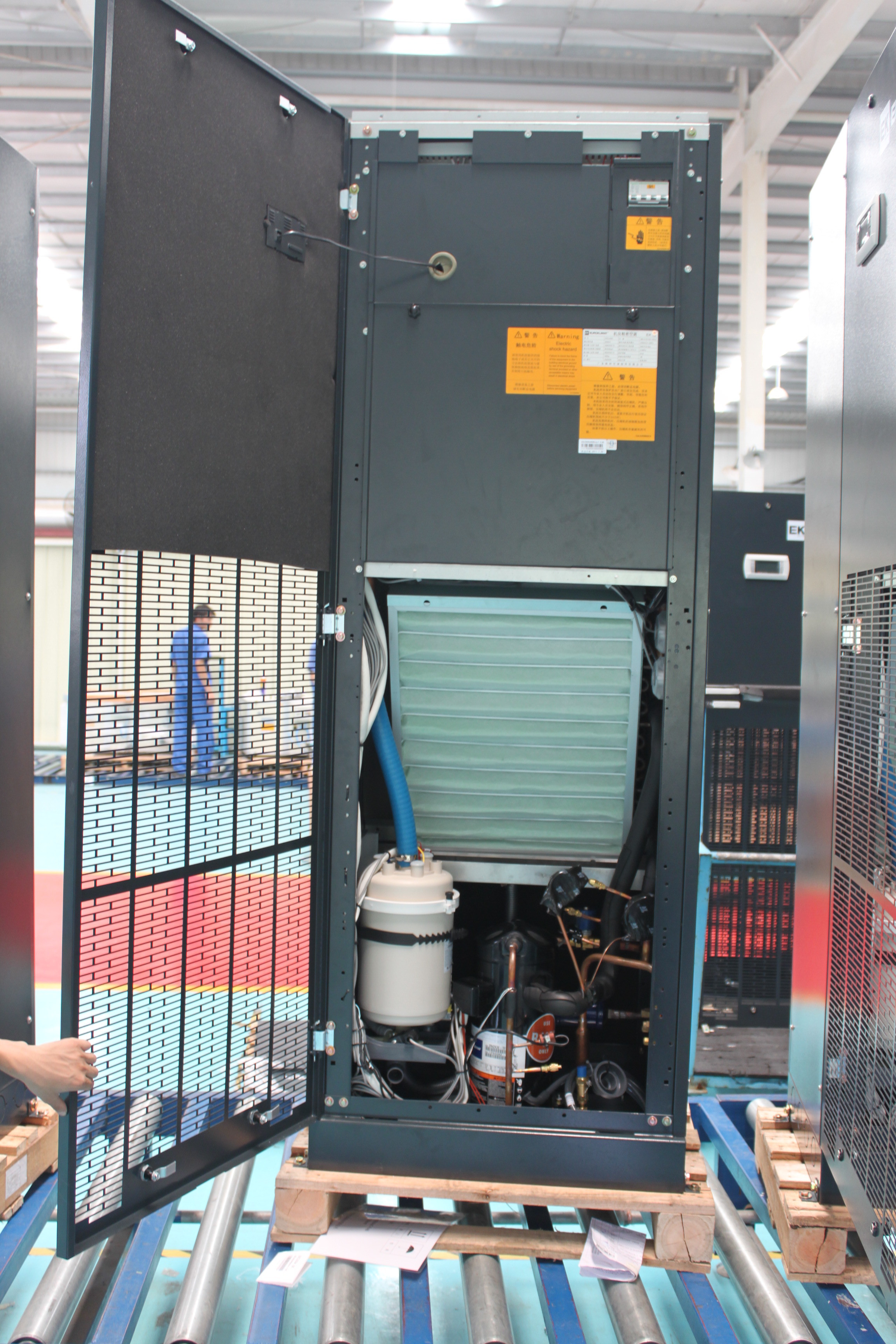 Przemysłowy precyzyjny klimatyzator chłodzony wodą o mocy 34,9 kW do serwerowni